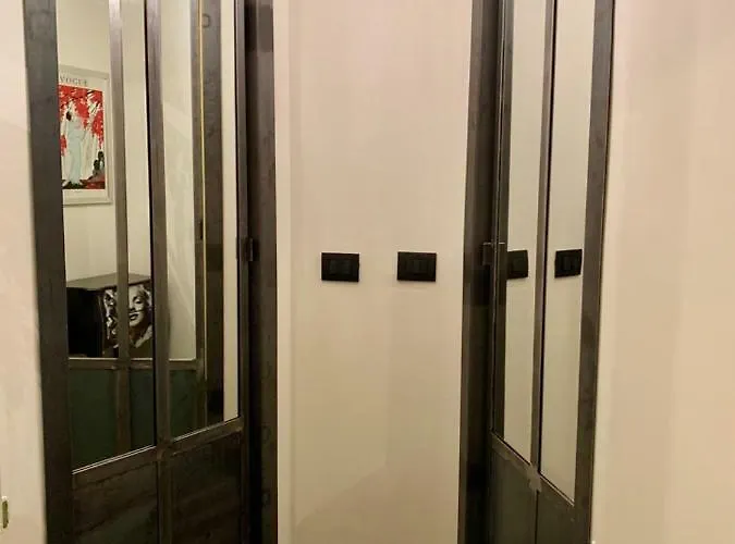 Fra Storia E Modernita Mailand
